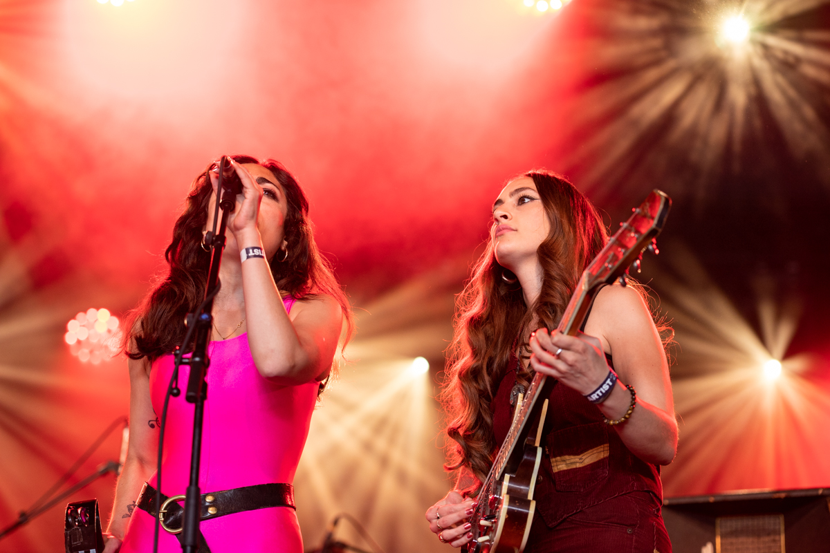 Kitty, Daisy & Lewis @ Blues Peer, picture 1, photographed by Leen Verlinden - FrontView Magazine