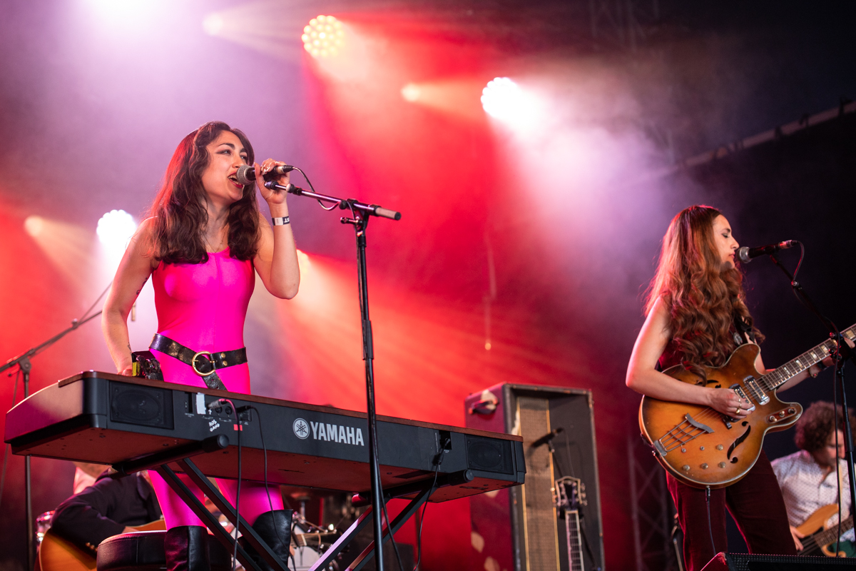 Kitty, Daisy & Lewis @ Blues Peer, picture 9, photographed by Leen Verlinden - FrontView Magazine
