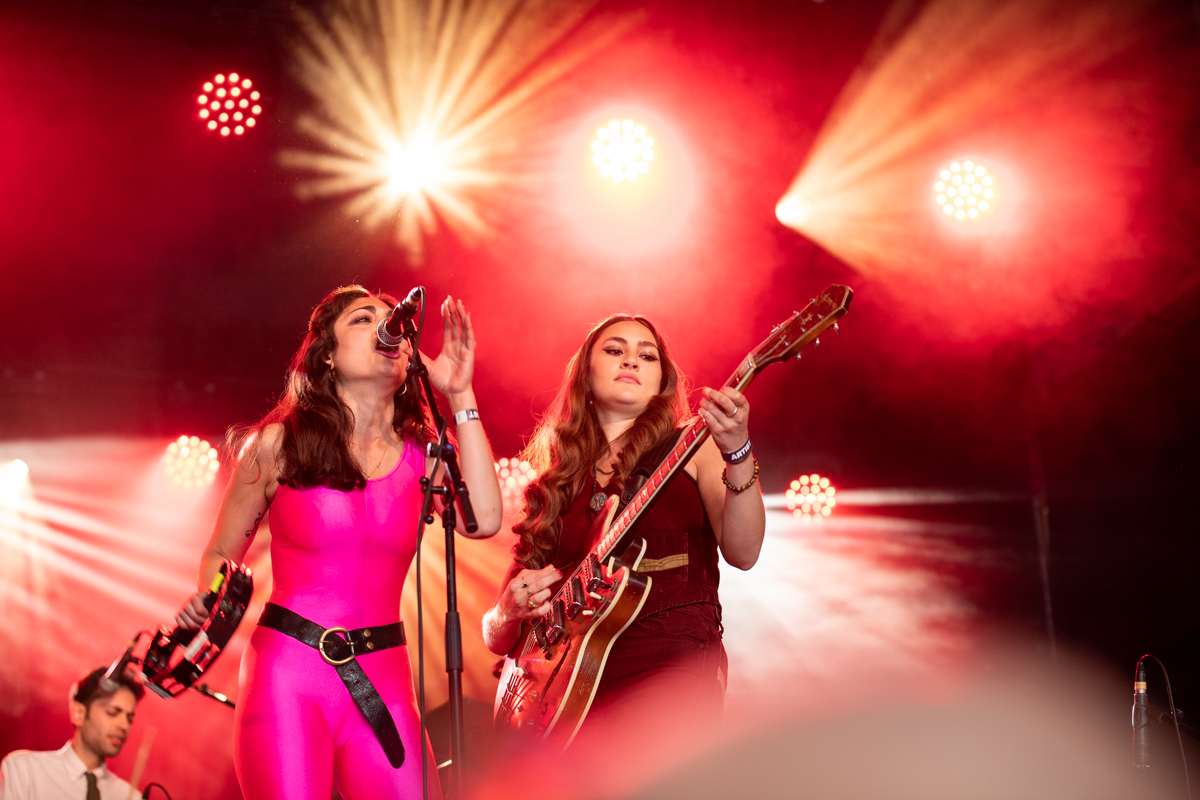 Kitty, Daisy & Lewis @ Blues Peer, picture 10, photographed by Leen Verlinden - FrontView Magazine