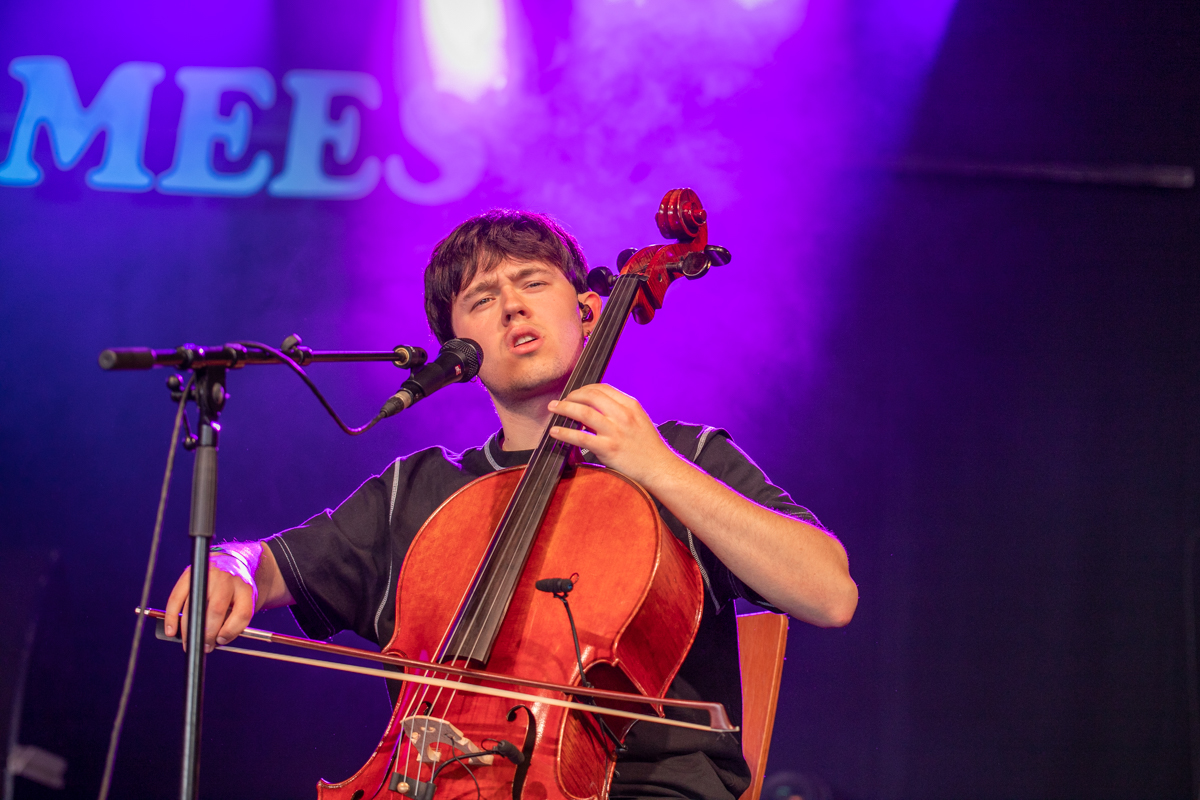 Meskerem Mees @ Blues Peer, picture 4, photographed by Leen Verlinden - FrontView Magazine