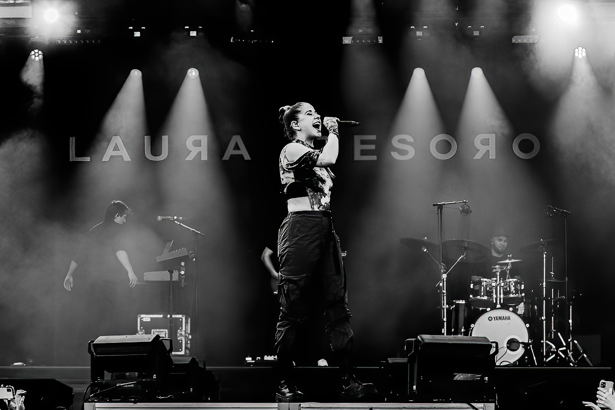 Laura Tesoro @ Slinkse Sinkse, picture 1, photographed by Sven Vandervoort - FrontView Magazine