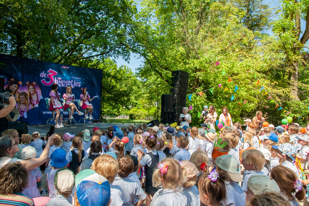 Persvoorstelling familiemusical 'de 3 biggetjes' met K3 @ Openluchtschool Sint-Ludgardis Brasschaat, picture 9, photographed by Peter Minnebo - FrontView Magazine
