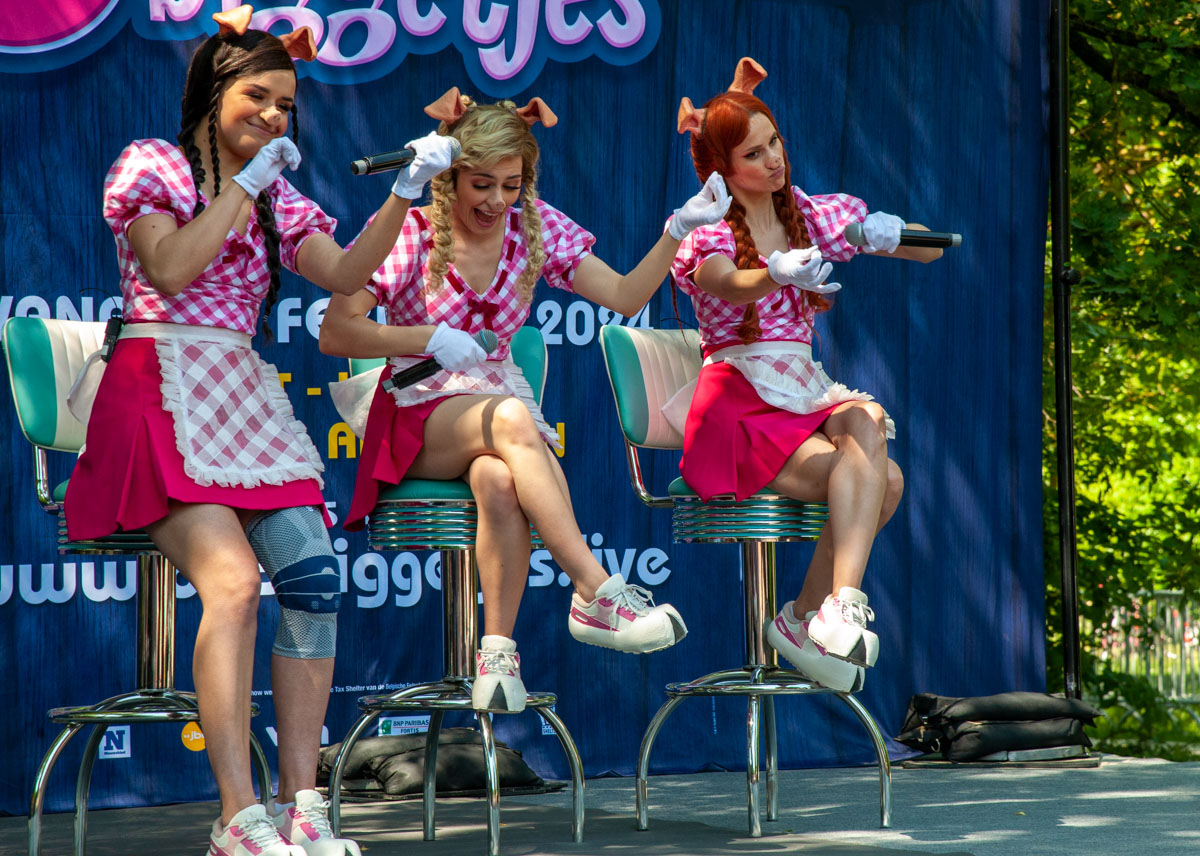 Persvoorstelling familiemusical 'de 3 biggetjes' met K3 @ Openluchtschool Sint-Ludgardis Brasschaat, picture 12, photographed by Peter Minnebo - FrontView Magazine