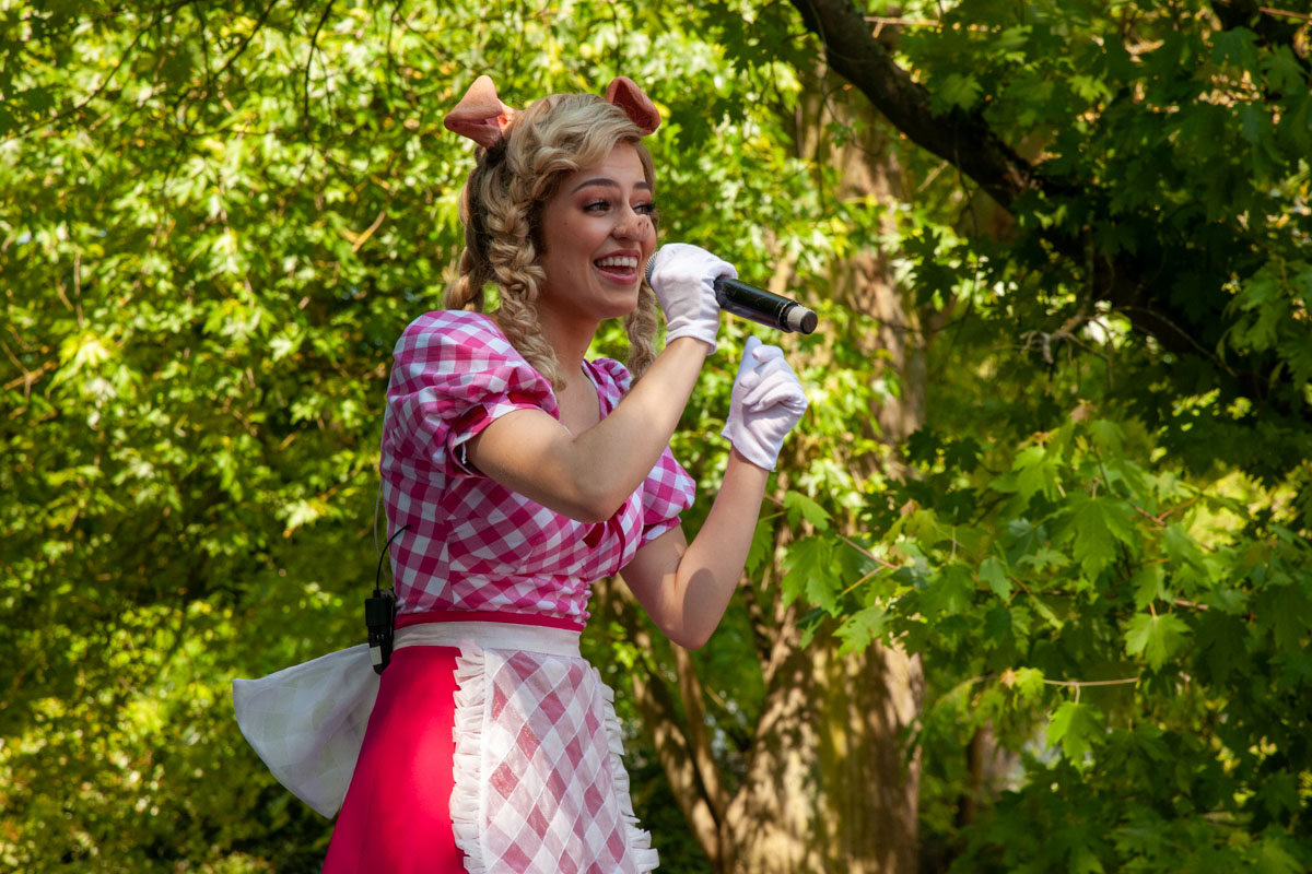 Persvoorstelling familiemusical 'de 3 biggetjes' met K3 @ Openluchtschool Sint-Ludgardis Brasschaat, picture 16, photographed by Peter Minnebo - FrontView Magazine