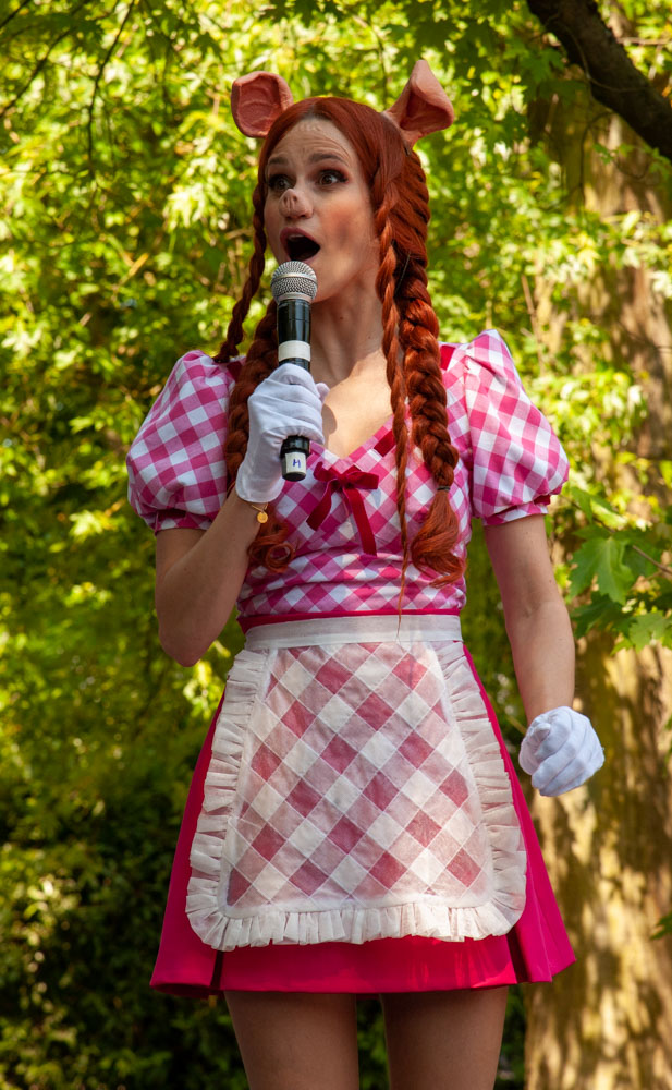 Persvoorstelling familiemusical 'de 3 biggetjes' met K3 @ Openluchtschool Sint-Ludgardis Brasschaat, picture 19, photographed by Peter Minnebo - FrontView Magazine