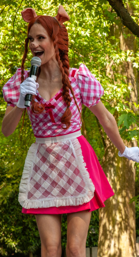 Persvoorstelling familiemusical 'de 3 biggetjes' met K3 @ Openluchtschool Sint-Ludgardis Brasschaat, picture 23, photographed by Peter Minnebo - FrontView Magazine