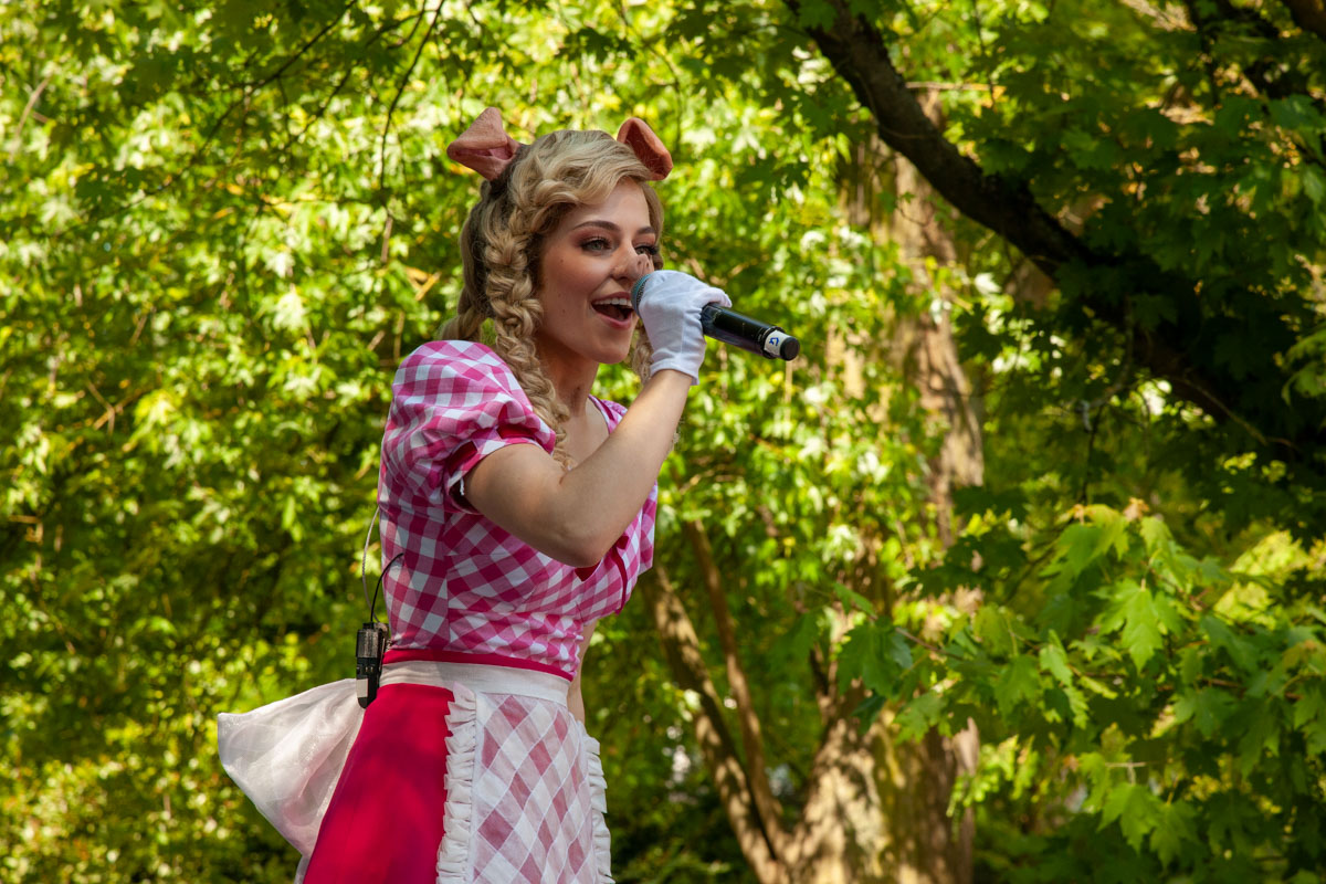 Persvoorstelling familiemusical 'de 3 biggetjes' met K3 @ Openluchtschool Sint-Ludgardis Brasschaat, picture 26, photographed by Peter Minnebo - FrontView Magazine