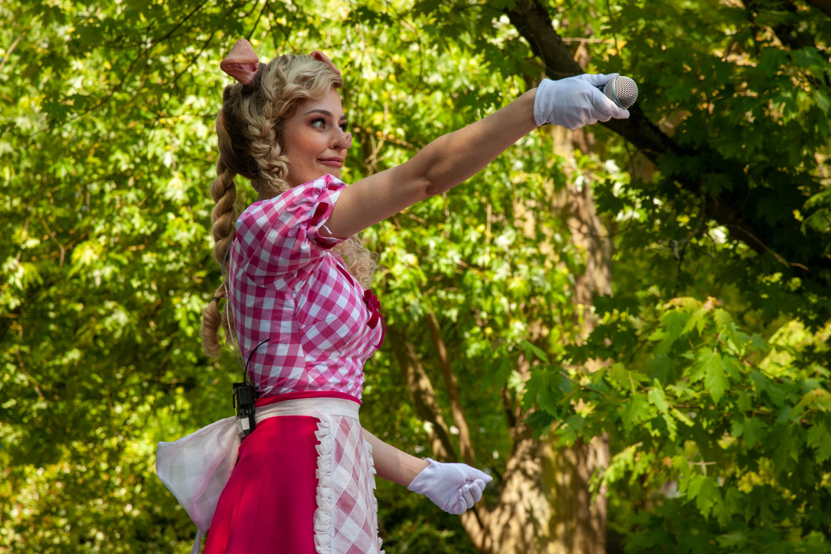 Persvoorstelling familiemusical 'de 3 biggetjes' met K3 @ Openluchtschool Sint-Ludgardis Brasschaat, picture 27, photographed by Peter Minnebo - FrontView Magazine
