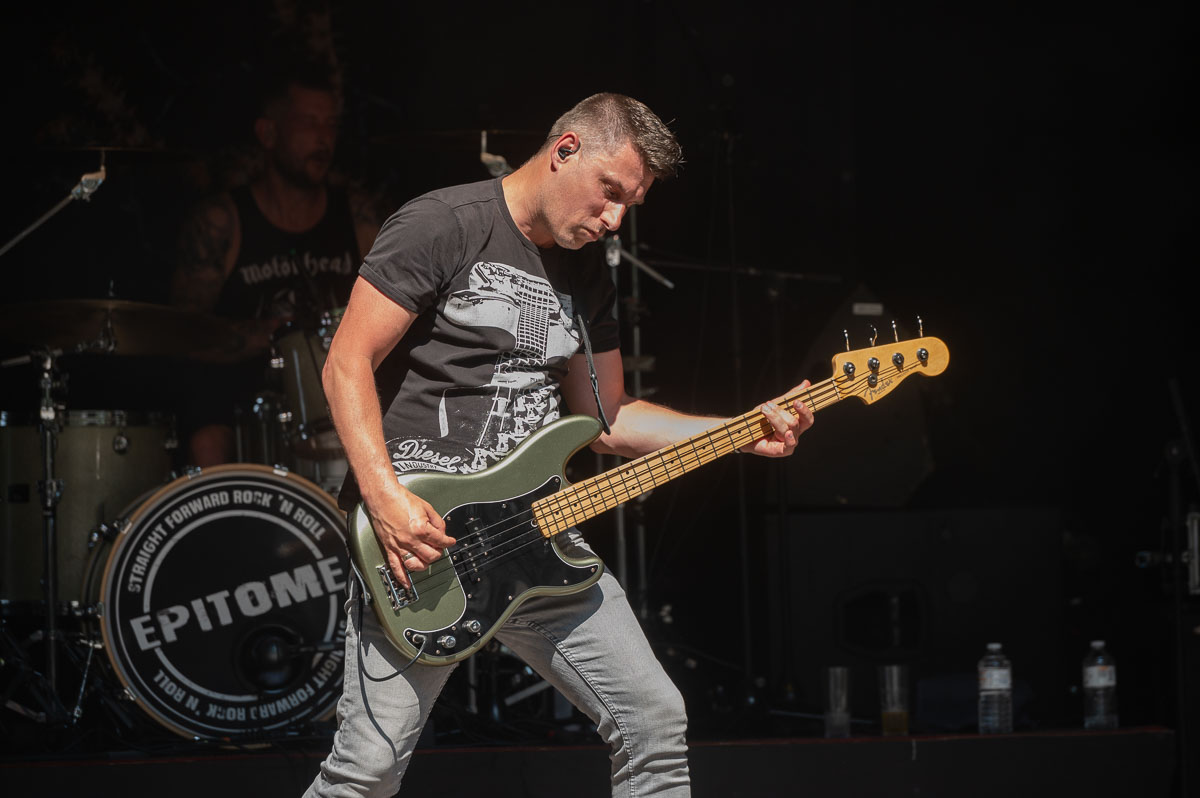 Epitome @ Retie Rockt, picture 2, photographed by Gert Daemen - FrontView Magazine