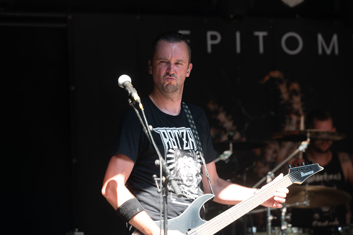 Epitome @ Retie Rockt, picture 3, photographed by Gert Daemen - FrontView Magazine