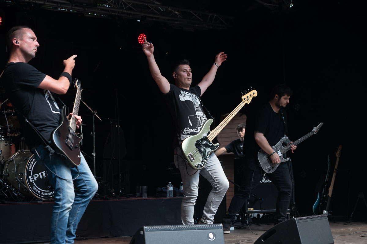 Epitome @ Retie Rockt, picture 6, photographed by Gert Daemen - FrontView Magazine