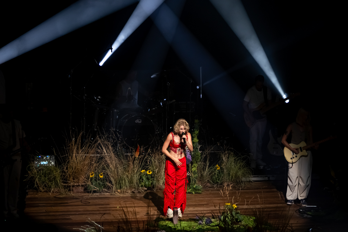 Pommelien Thijs @ De Roma, picture 9, photographed by dirk janssens - FrontView Magazine