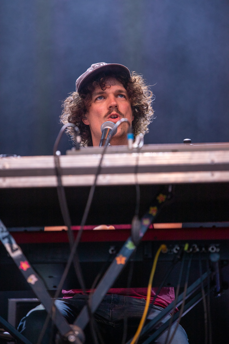 Admiral Freebee @ Genk on stage, picture 10, photographed by Leen Verlinden - FrontView Magazine