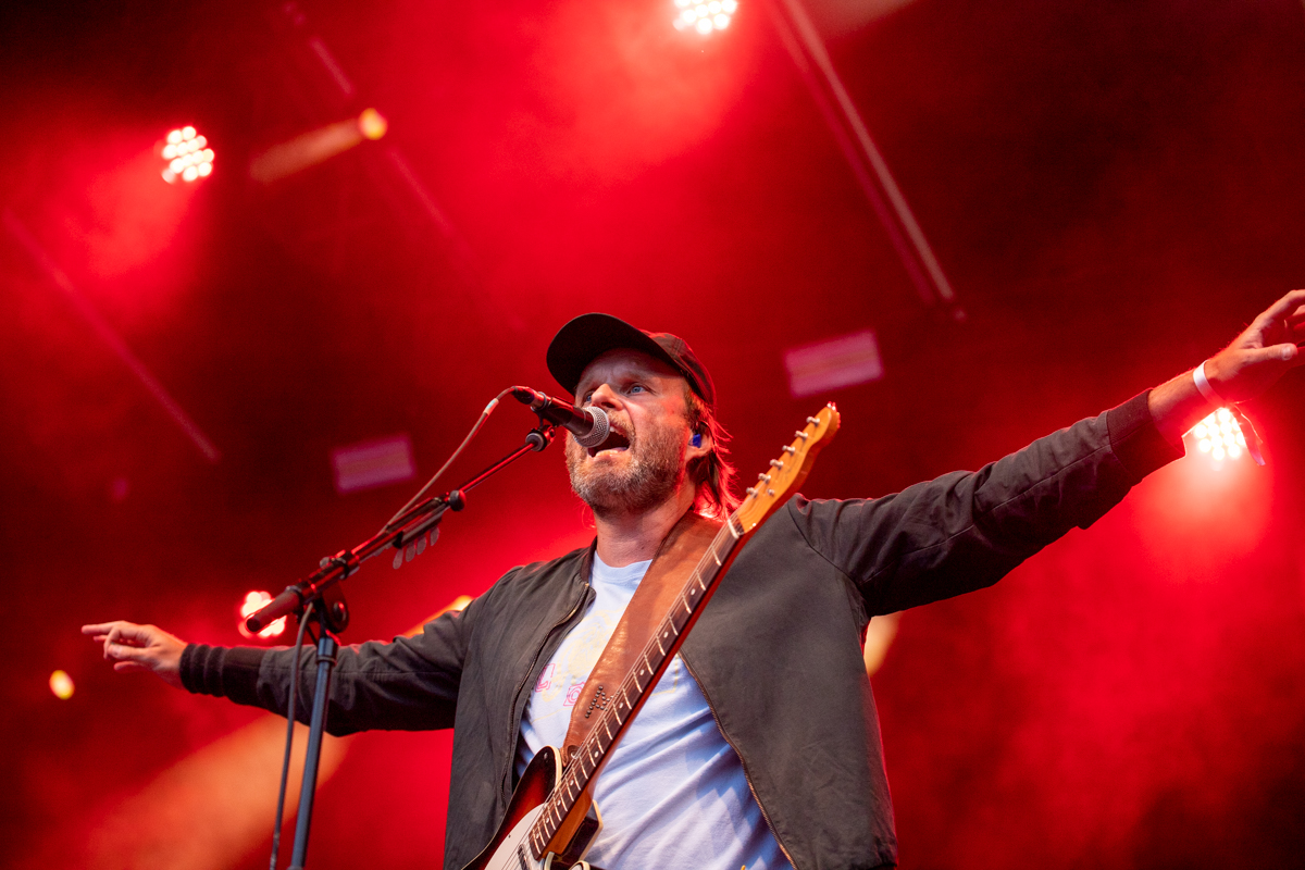 Admiral Freebee @ Genk on stage, picture 18, photographed by Leen Verlinden - FrontView Magazine