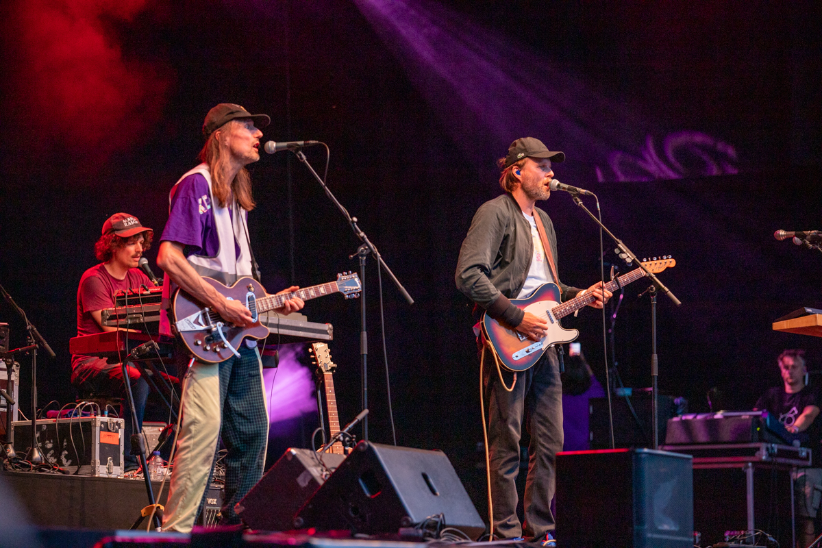 Admiral Freebee @ Genk on stage, picture 26, photographed by Leen Verlinden - FrontView Magazine