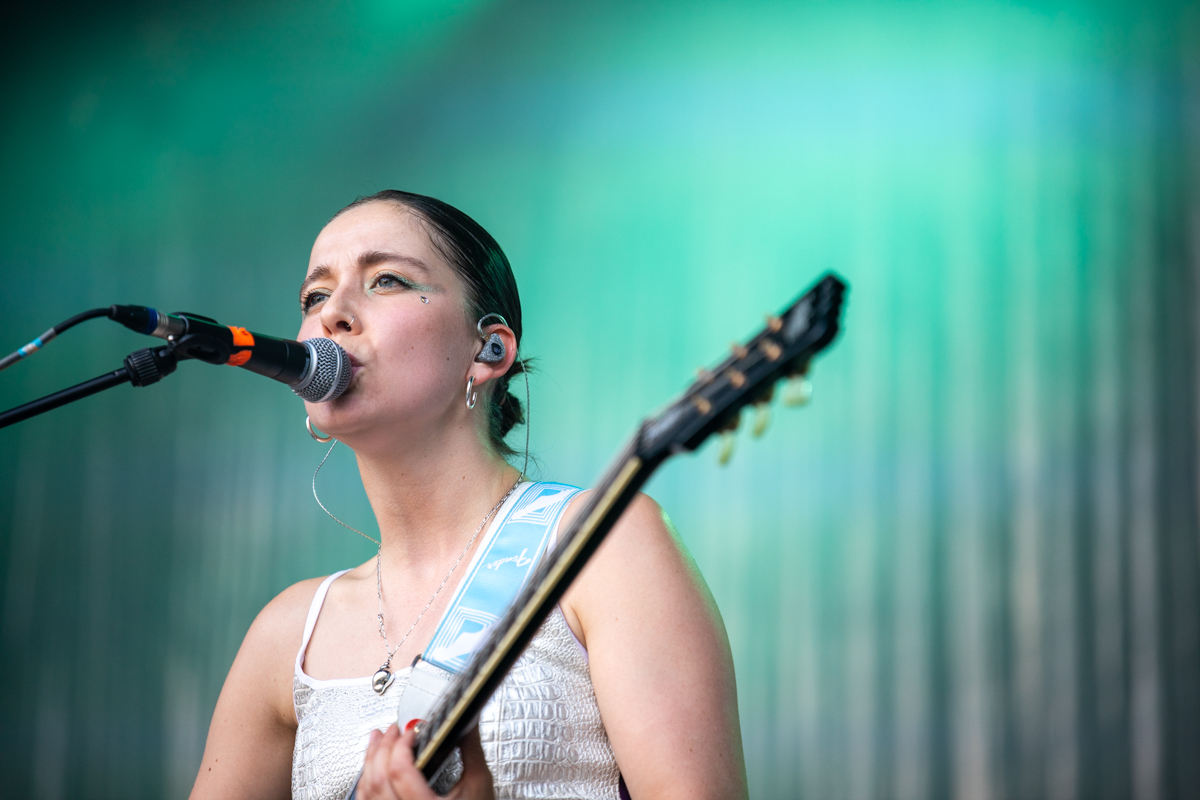 High Hi @ Genk on stage, picture 5, photographed by Leen Verlinden - FrontView Magazine