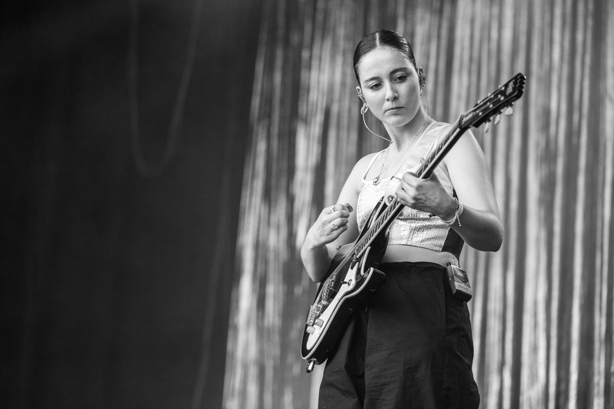 High Hi @ Genk on stage, picture 7, photographed by Leen Verlinden - FrontView Magazine