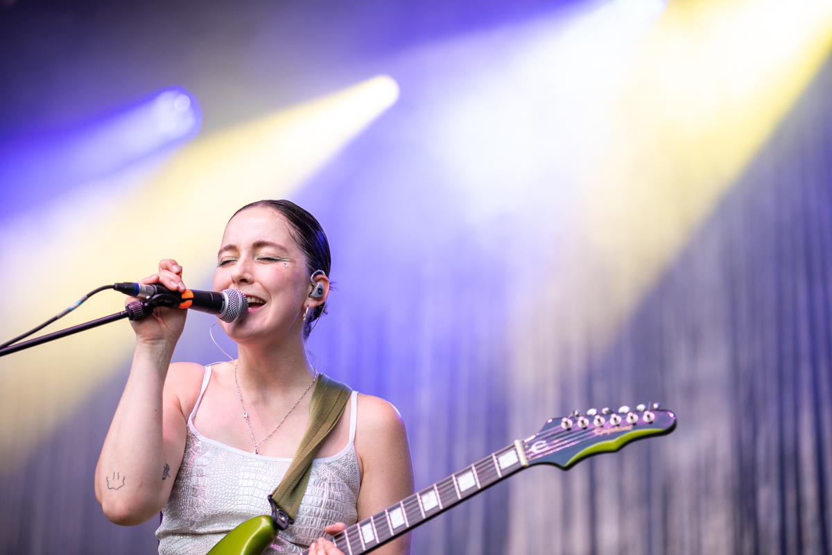 High Hi @ Genk on stage, picture 23, photographed by Leen Verlinden - FrontView Magazine