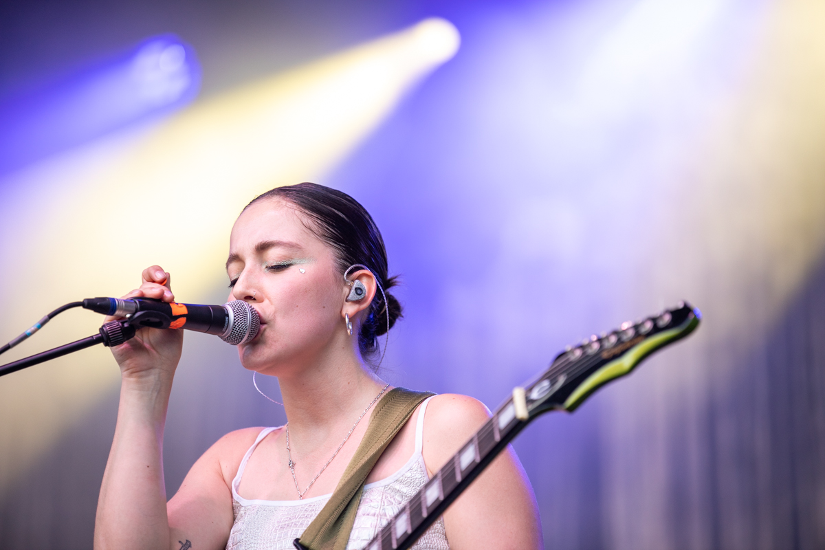 High Hi @ Genk on stage, picture 25, photographed by Leen Verlinden - FrontView Magazine