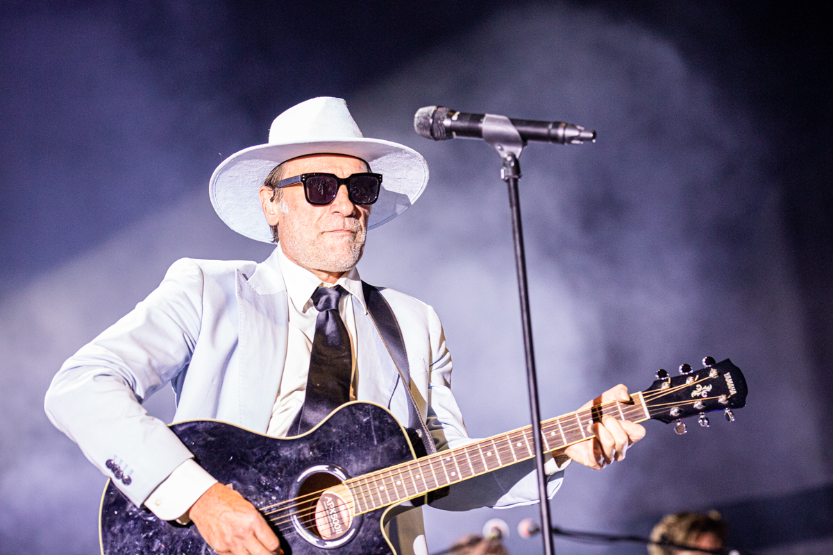 Daan @ Genk on stage, picture 2, photographed by Leen Verlinden - FrontView Magazine