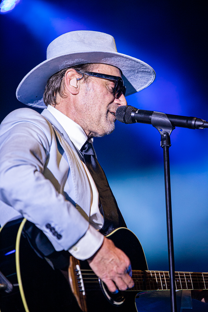 Daan @ Genk on stage, picture 3, photographed by Leen Verlinden - FrontView Magazine