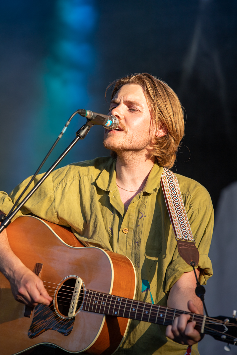 Mooney @ Genk on stage, picture 3, photographed by Leen Verlinden - FrontView Magazine