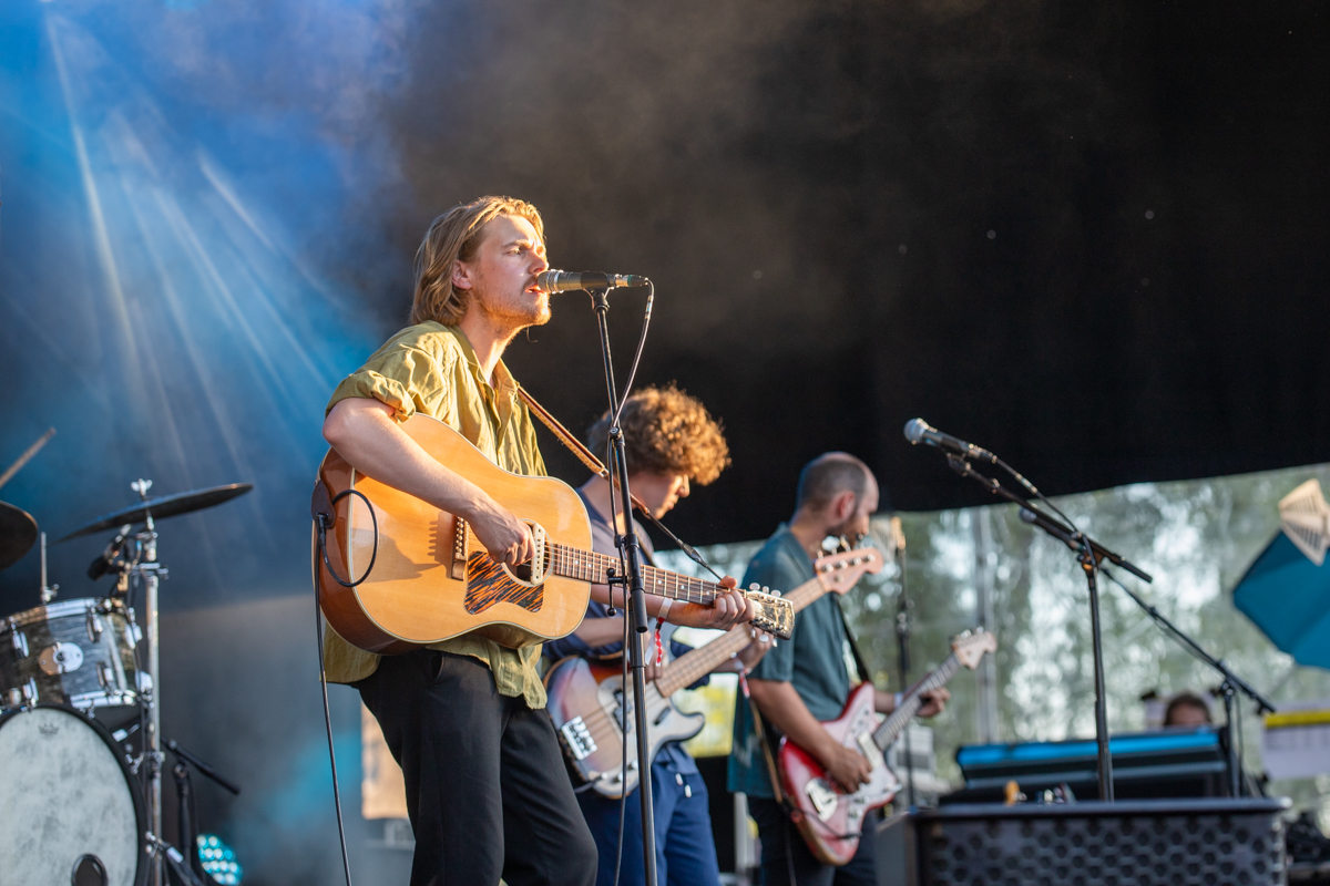 Mooney @ Genk on stage, picture 4, photographed by Leen Verlinden - FrontView Magazine