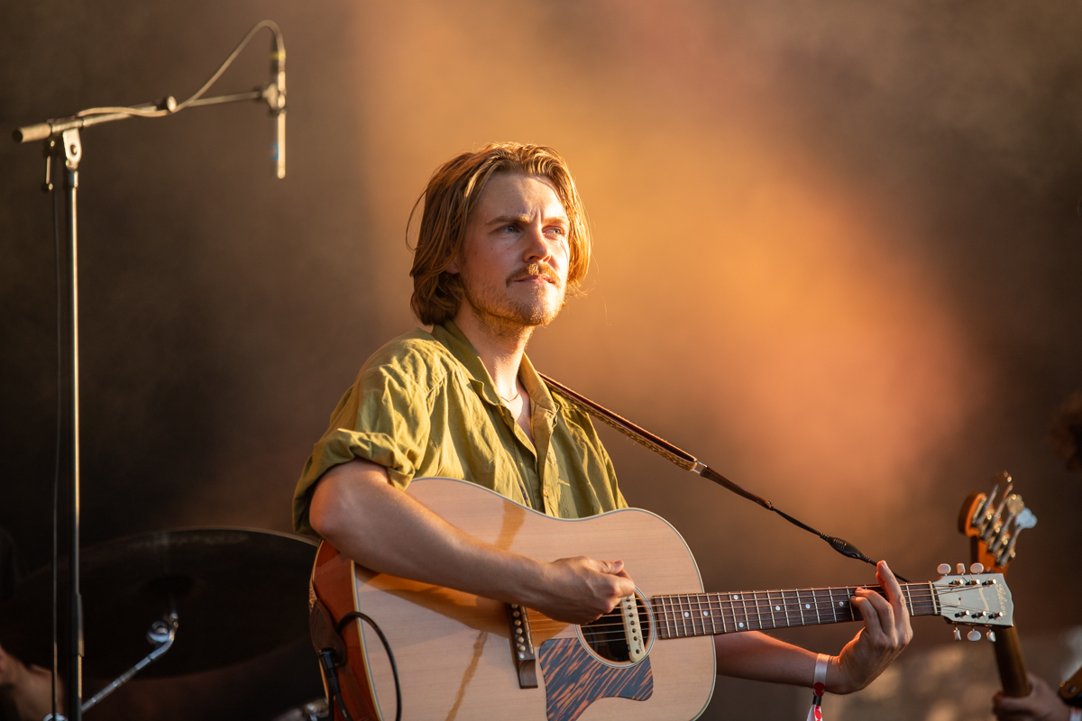 Mooney @ Genk on stage, picture 5, photographed by Leen Verlinden - FrontView Magazine