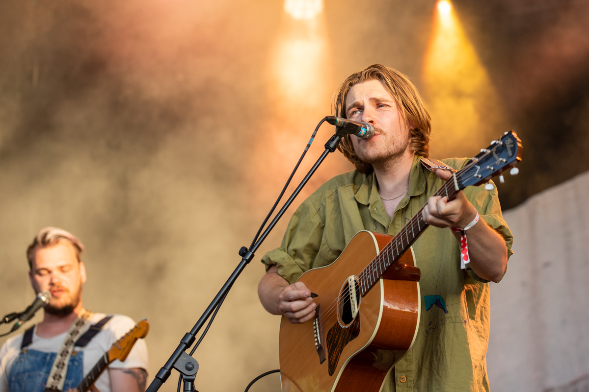 Mooney @ Genk on stage, picture 7, photographed by Leen Verlinden - FrontView Magazine