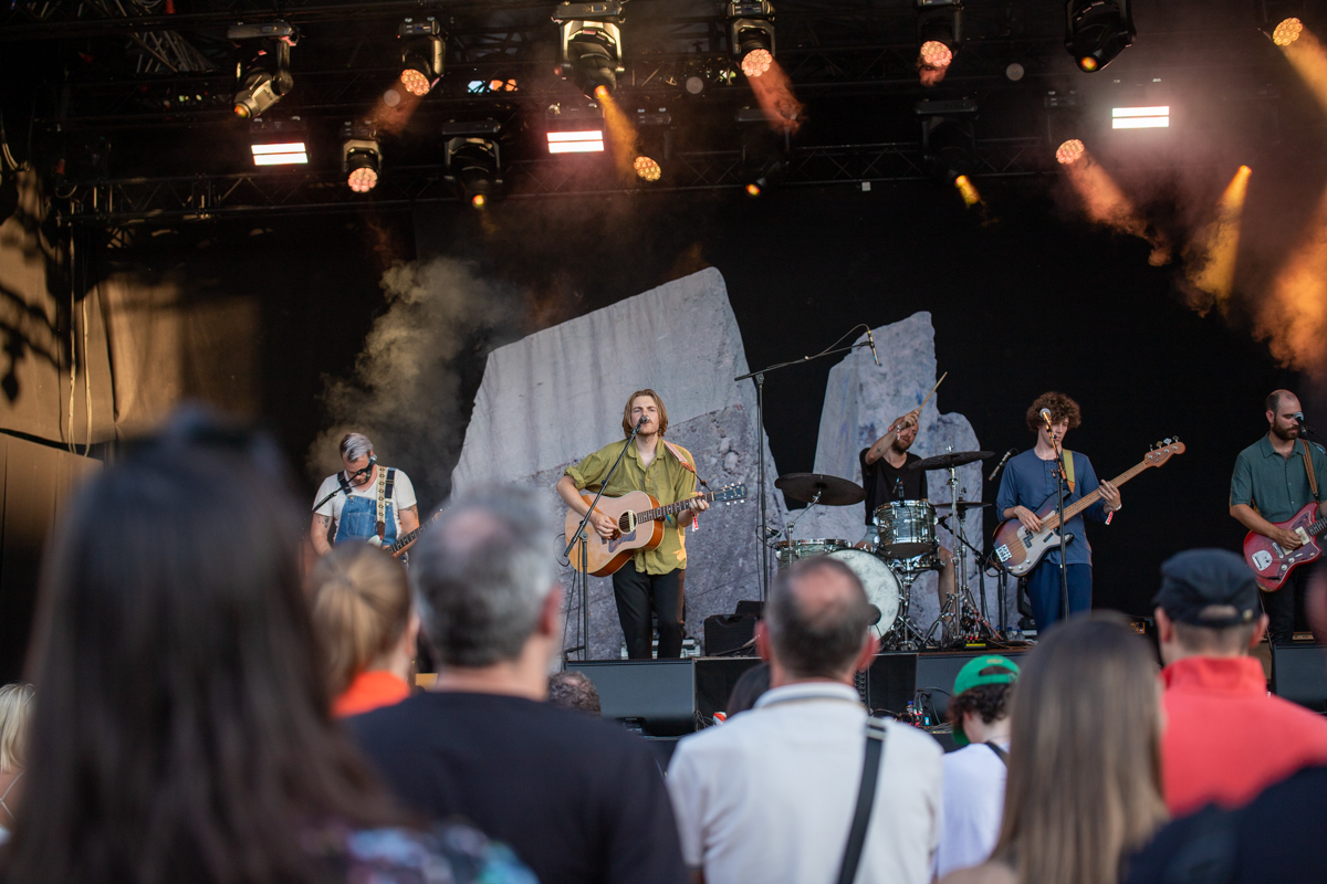 Mooney @ Genk on stage, picture 9, photographed by Leen Verlinden - FrontView Magazine