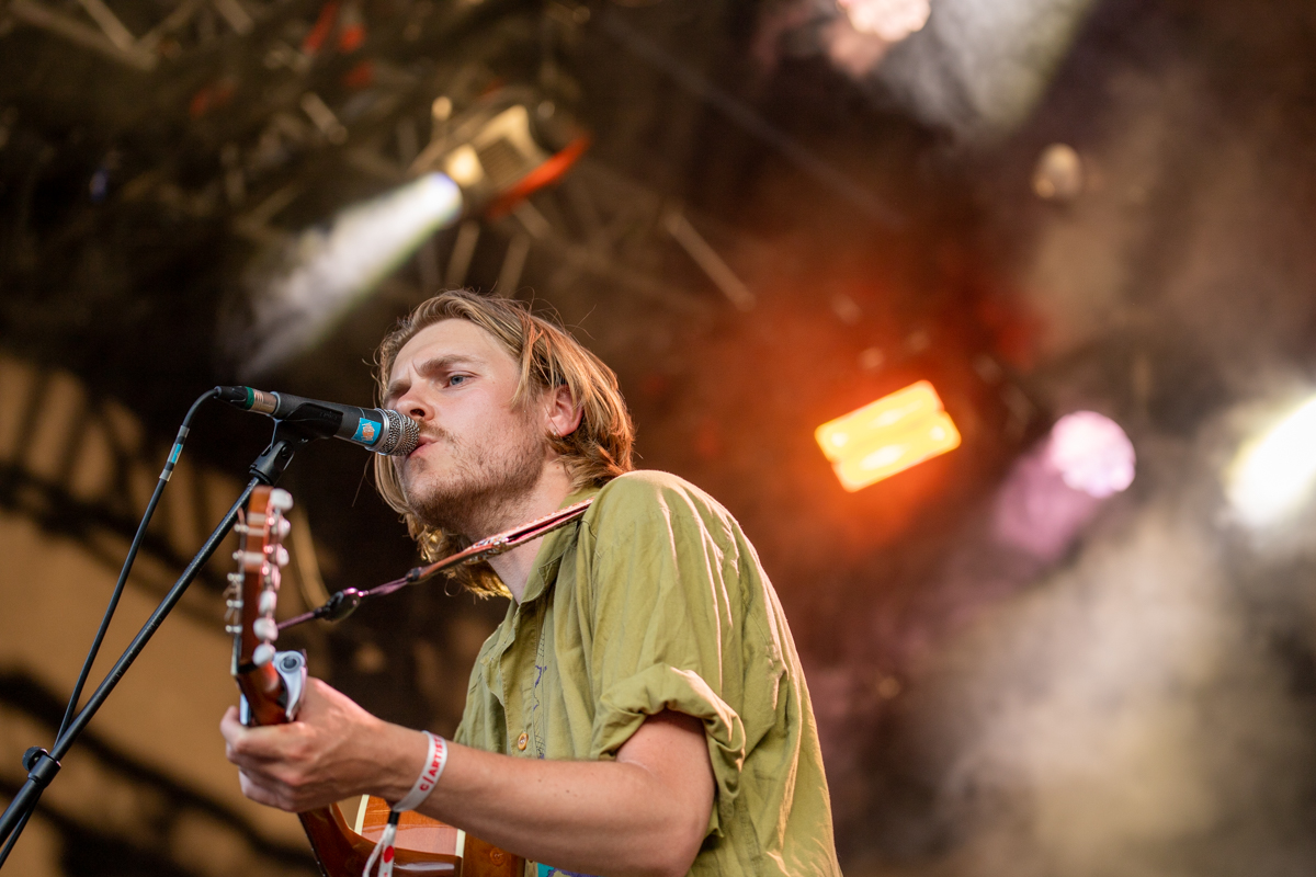 Mooney @ Genk on stage, picture 11, photographed by Leen Verlinden - FrontView Magazine