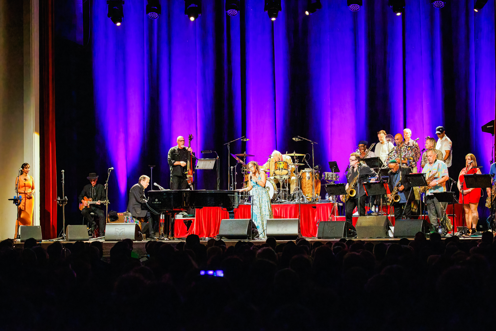 Jools Holland & His Rythm & Blues Orchestra Live @ De Roma, picture 18, photographed by Paul Jongeneelen - FrontView Magazine