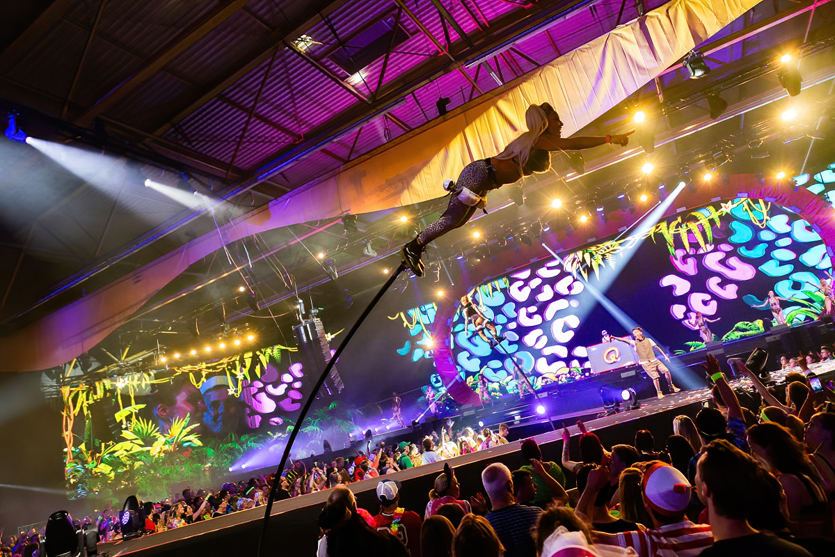 Foute Party Q-Music @ flanders expo, picture 13, photographed by Sven Vandervoort - FrontView Magazine