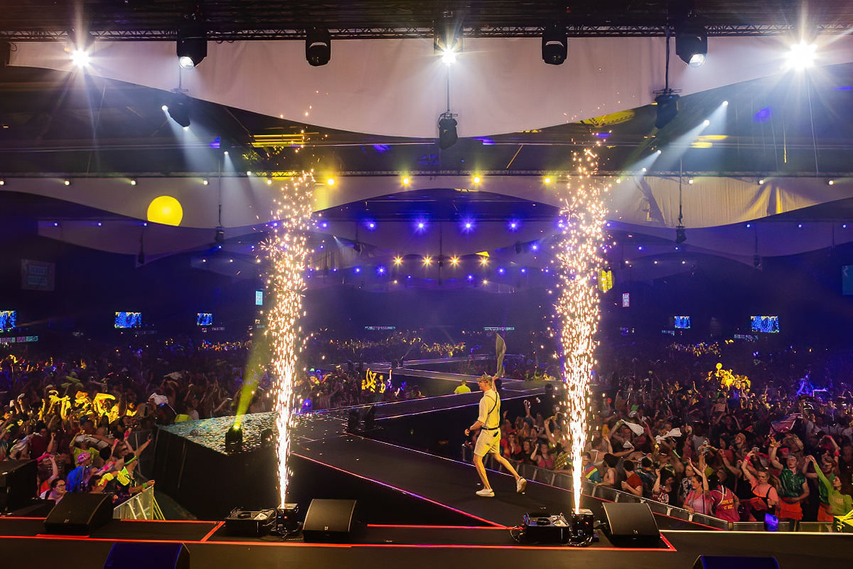 Foute Party Q-Music @ flanders expo, picture 26, photographed by Sven Vandervoort - FrontView Magazine