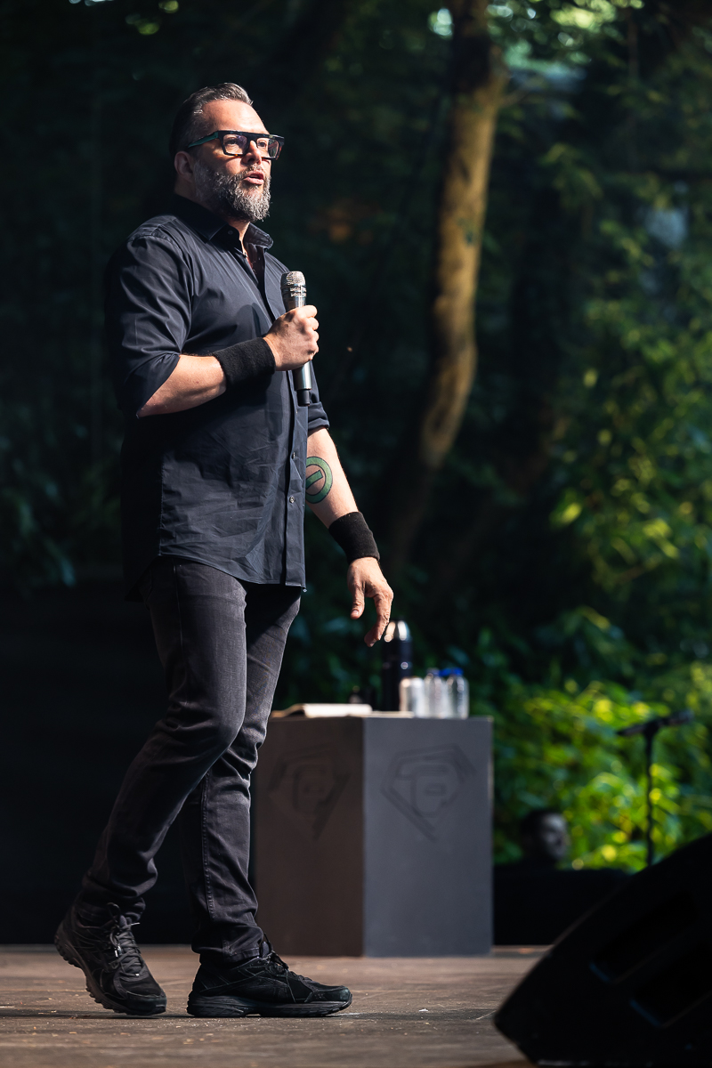 Alex Agnew @ OLT Rivierenhof, picture 3, photographed by Marc Verdonck - FrontView Magazine