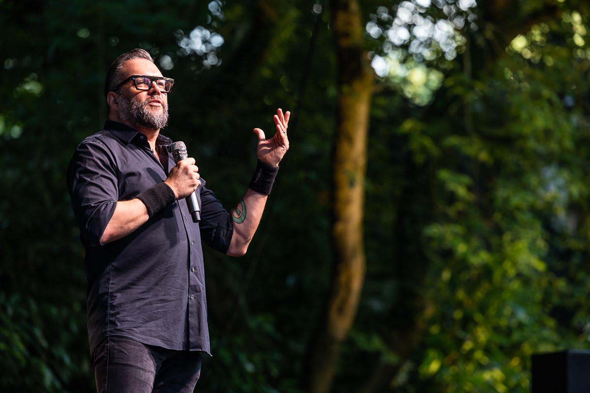 Alex Agnew @ OLT Rivierenhof, picture 7, photographed by Marc Verdonck - FrontView Magazine