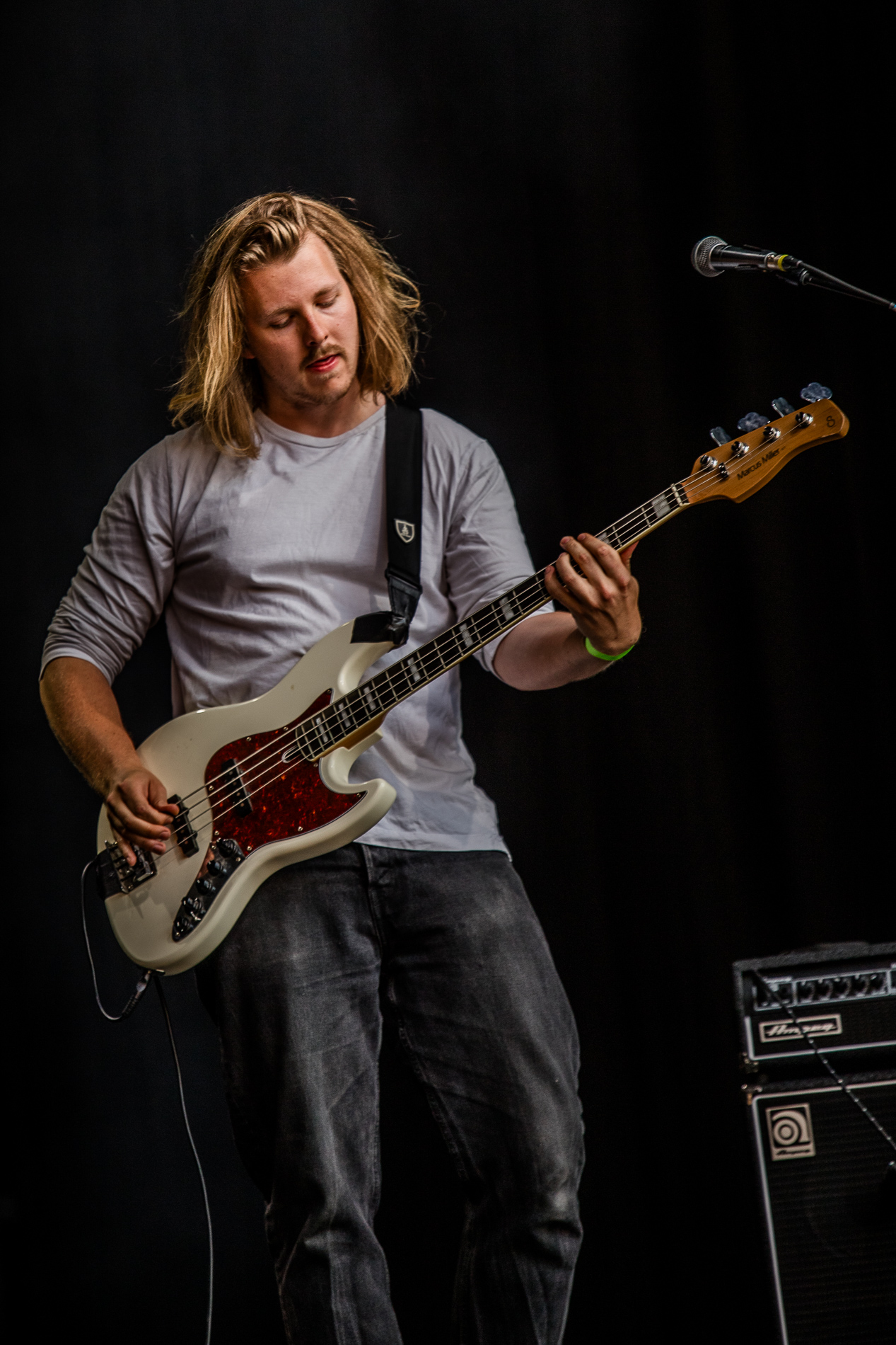 Milo Meskens @ Beleuvenissen, picture 5, photographed by Jürgen Bruynooghe - FrontView Magazine