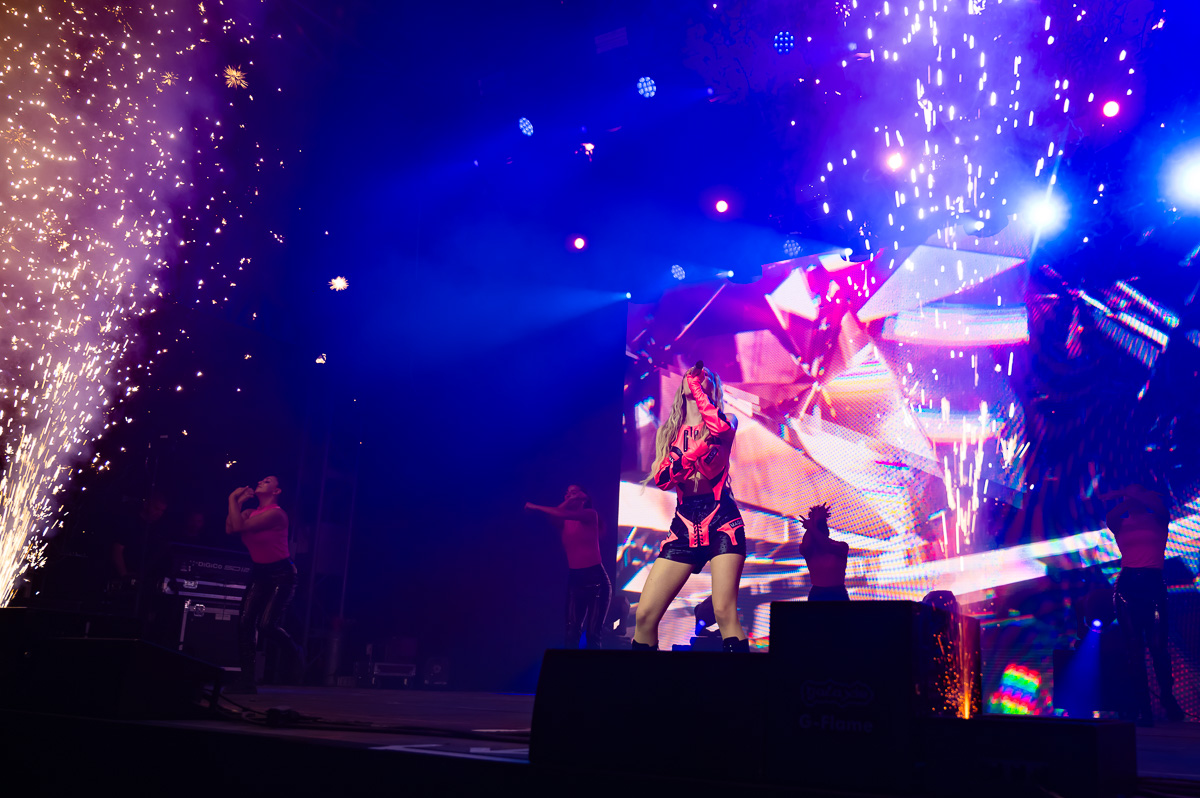 Camille @ Rock Zottegem Dag 3, picture 2, photographed by Luc Klinckaert - FrontView Magazine