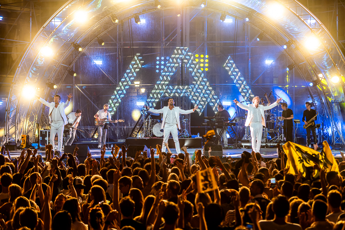 De Romeo's @ Vlaanderen Feest - Antwerpen, picture 6, photographed by Dimitri Vanlommel - FrontView Magazine