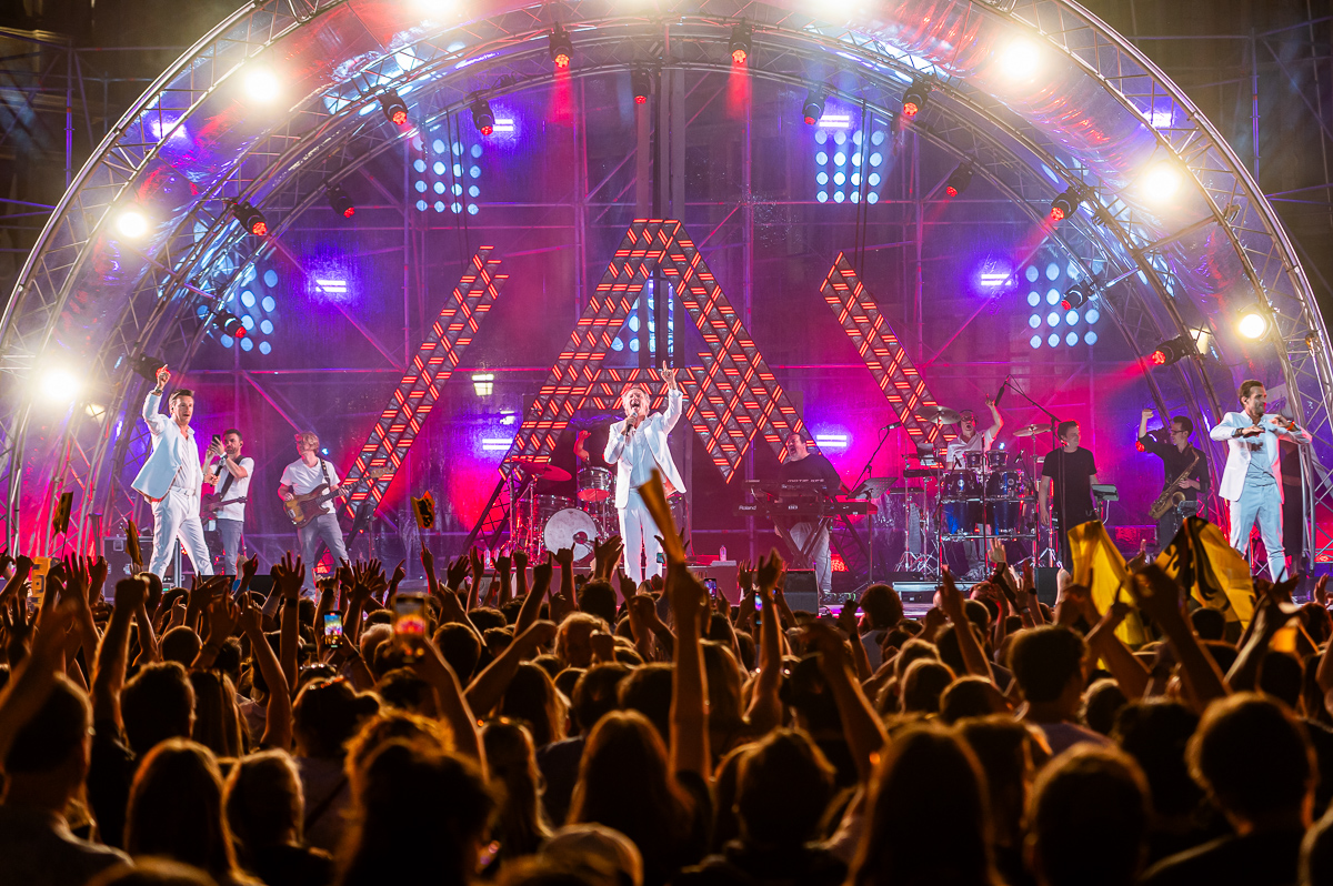 De Romeo's @ Vlaanderen Feest - Antwerpen, picture 7, photographed by Dimitri Vanlommel - FrontView Magazine