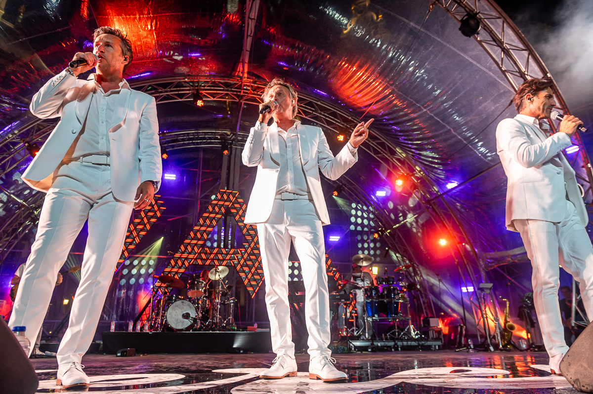 De Romeo's @ Vlaanderen Feest - Antwerpen, picture 25, photographed by Dimitri Vanlommel - FrontView Magazine