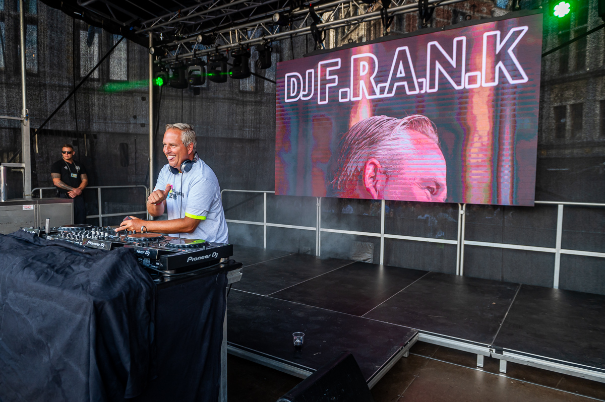 DJ F.r.a.n.k. @ Vlaanderen Zingt Antwerpen, foto 3, foto's door Dimitri Vanlommel - FrontView Magazine