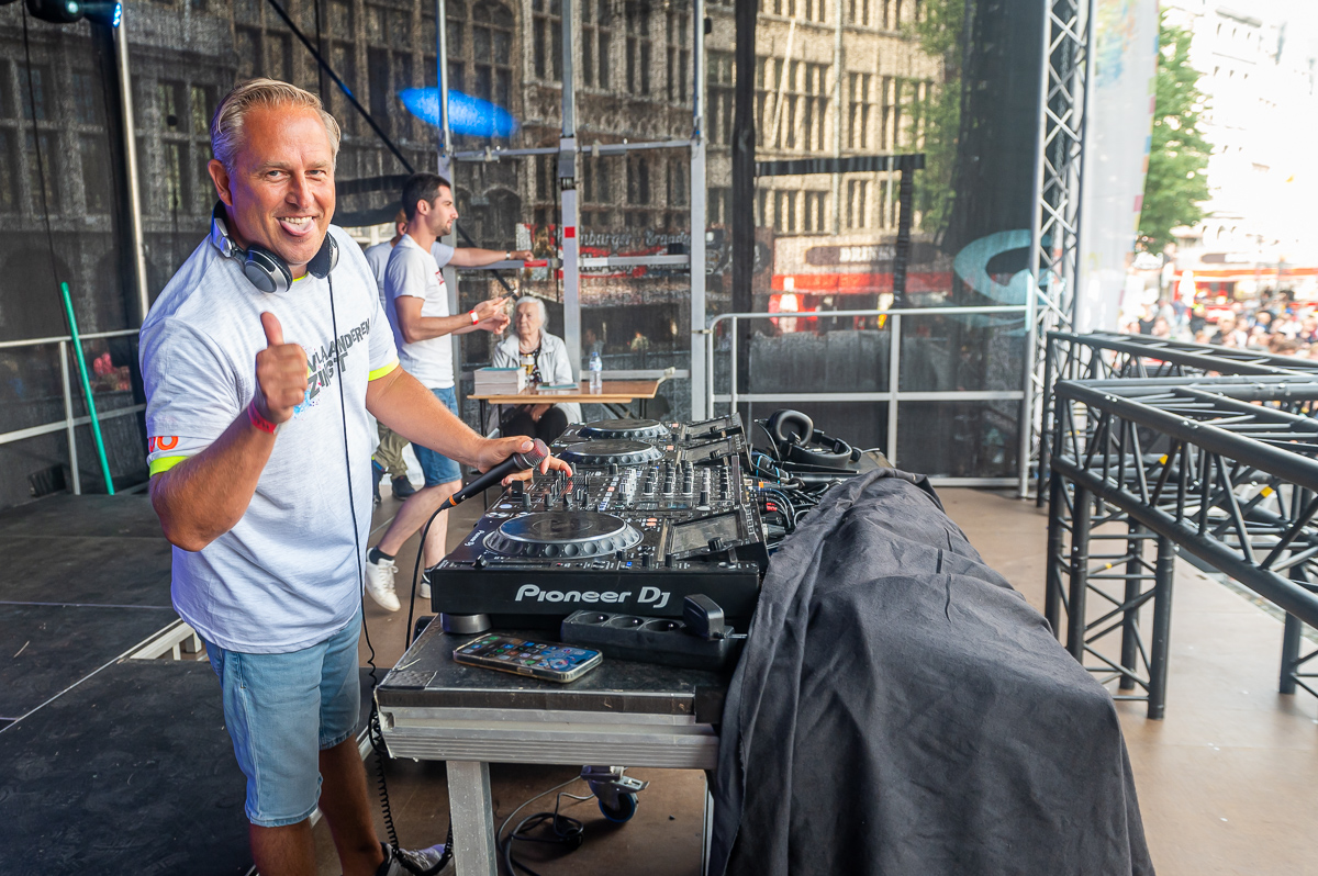 DJ F.r.a.n.k. @ Vlaanderen Zingt Antwerpen, foto 6, foto's door Dimitri Vanlommel - FrontView Magazine