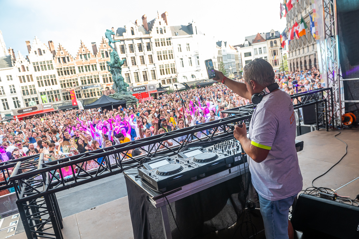 DJ F.r.a.n.k. @ Vlaanderen Zingt Antwerpen, foto 7, foto's door Dimitri Vanlommel - FrontView Magazine
