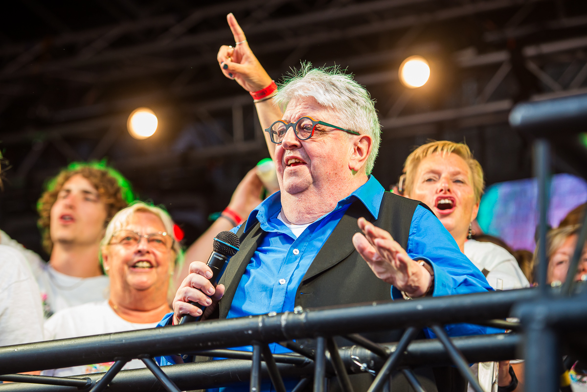 Luc Caals @ Vlaanderen Zingt Antwerpen, foto 1, foto's door Dorien Goetschalckx - FrontView Magazine