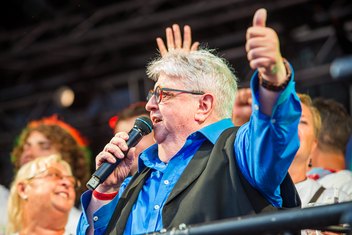 Luc Caals @ Vlaanderen Zingt Antwerpen, foto 2, foto's door Dorien Goetschalckx - FrontView Magazine