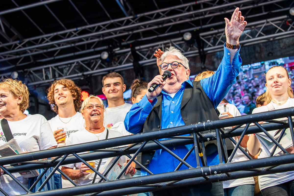 Luc Caals @ Vlaanderen Zingt Antwerpen, foto 5, foto's door Dorien Goetschalckx - FrontView Magazine