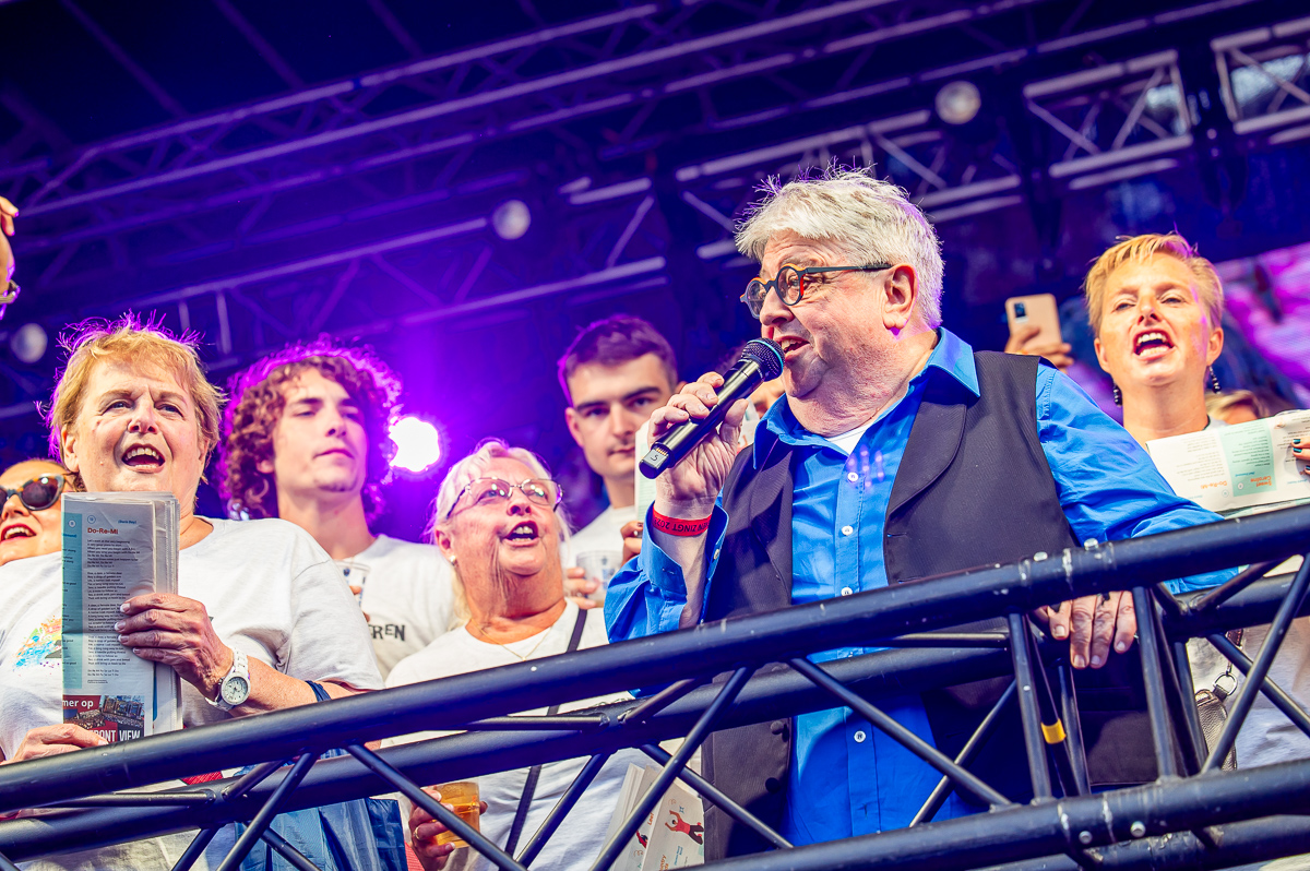Luc Caals @ Vlaanderen Zingt Antwerpen, foto 6, foto's door Dorien Goetschalckx - FrontView Magazine