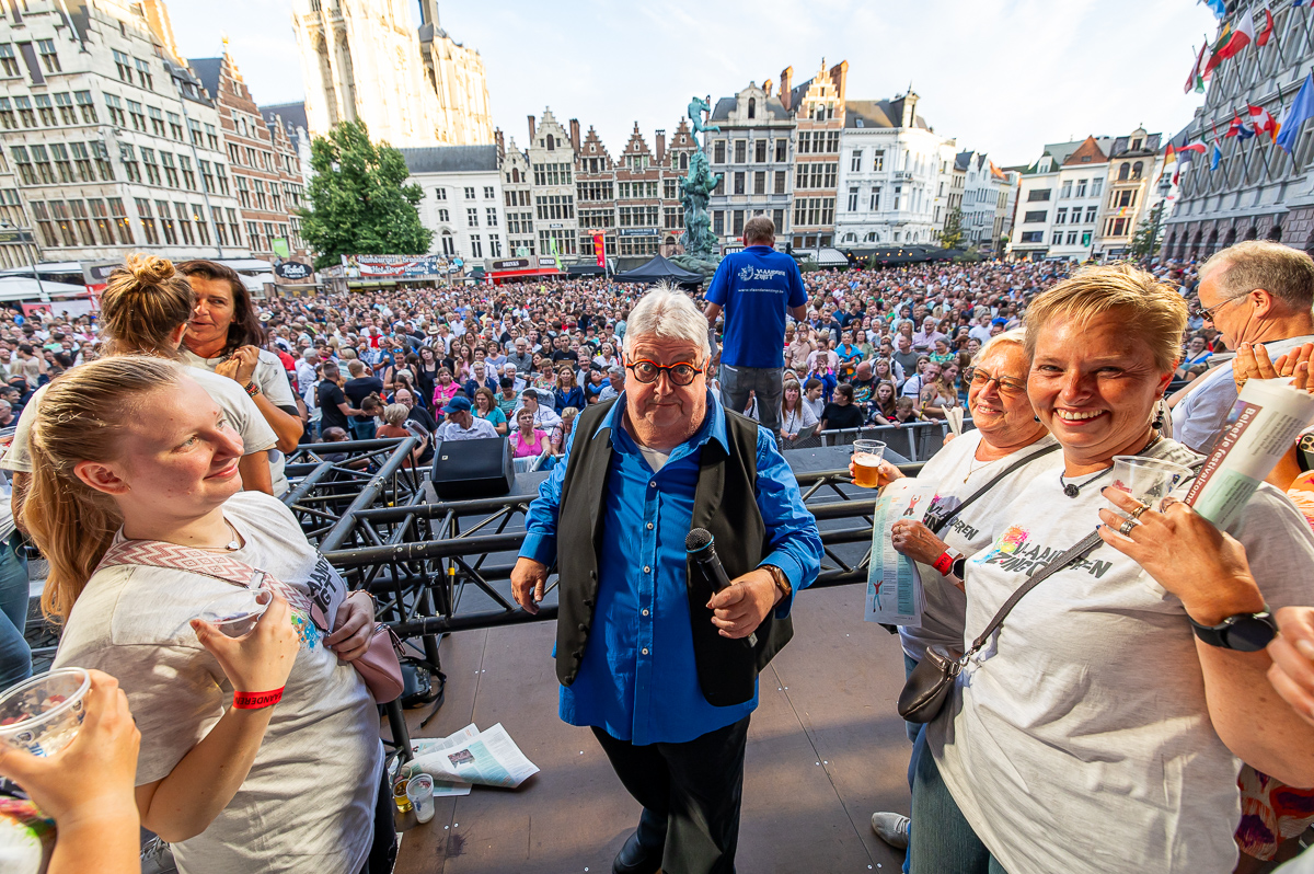 Luc Caals @ Vlaanderen Zingt Antwerpen, foto 11, foto's door Dorien Goetschalckx - FrontView Magazine