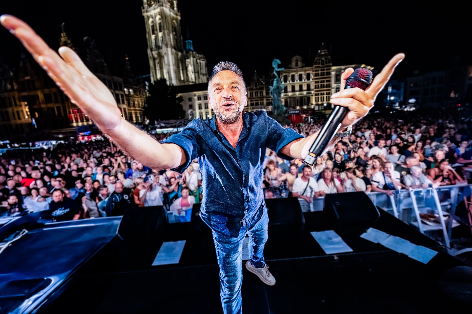 Tom Waes @ Vlaanderen Zingt Antwerpen, foto 1, foto's door Dorien Goetschalckx - FrontView Magazine